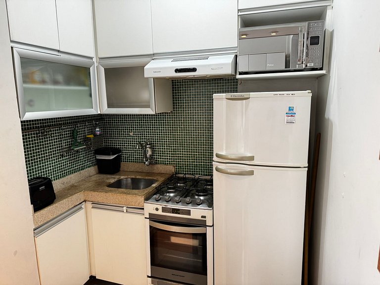 Leblon dos Sonhos: Quarto/Sala a passos da Ataulfo