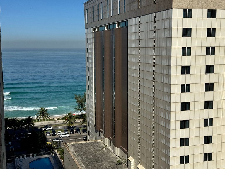 Apto Barra Palace frente praia posto 3